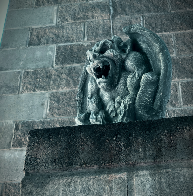 Legends & Lore Gargoyles Ravenwood Castle